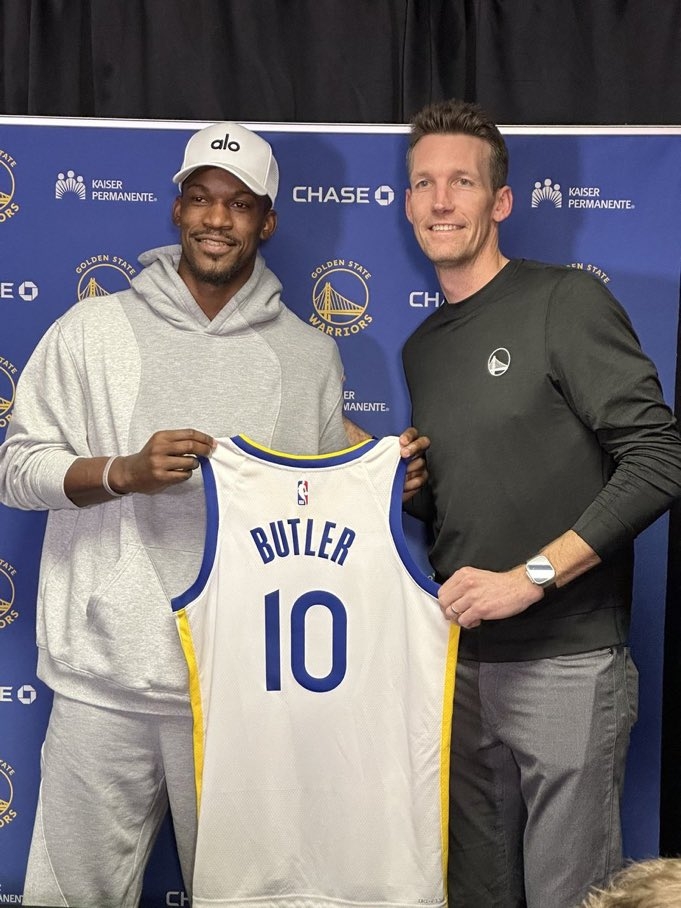  好兄弟！巴特勒表示選擇勇士10號球衣是因?yàn)閮?nèi)馬爾