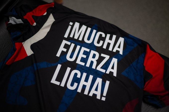  曼聯(lián)球員賽前穿特別版熱身球衣，為重傷的利馬送祝福