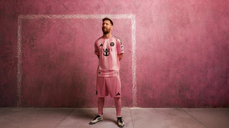  邁阿密國際發(fā)布新賽季主場球衣：粉白相間，梅西擔(dān)任模特