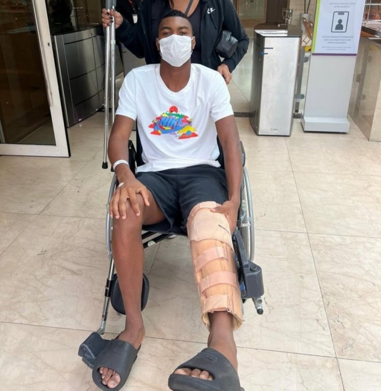  記者：費內(nèi)巴切準(zhǔn)新援索薩右腿受傷，俱樂部決定取消轉(zhuǎn)會