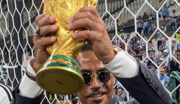  撒鹽哥道歉：觸摸世界杯是我的錯(cuò)誤，因?yàn)槟惚仨氁袷匾?guī)則