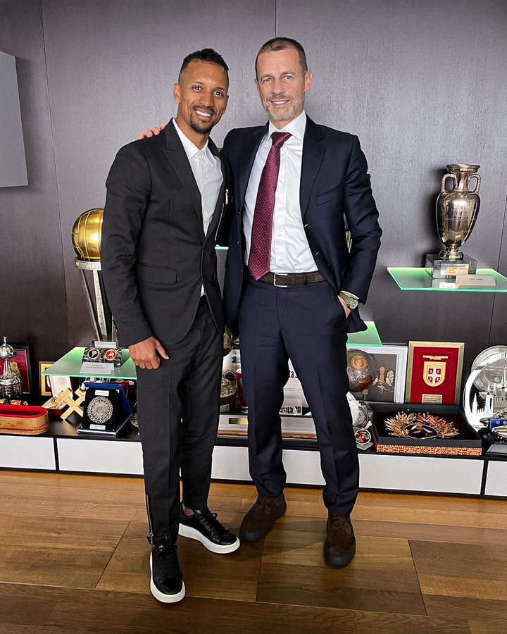  納尼社媒曬與歐足聯(lián)主席合照：與你見面是我的榮幸！