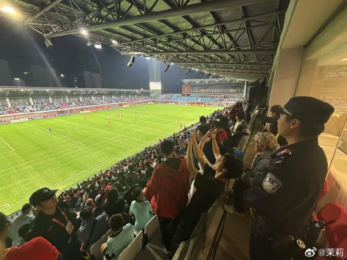  前國(guó)足主帥米盧現(xiàn)身球場(chǎng)，觀看U20國(guó)足vs卡塔爾U20