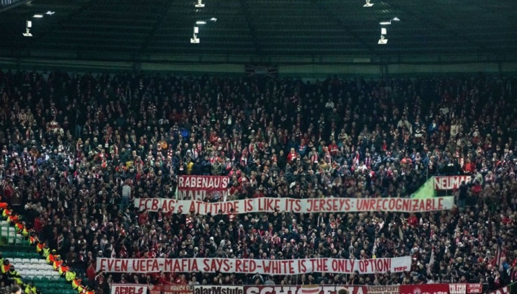  拜仁因?qū)Ρ榷葐栴}無法在歐冠穿主場球衣，球迷橫幅呼吁用白色號碼