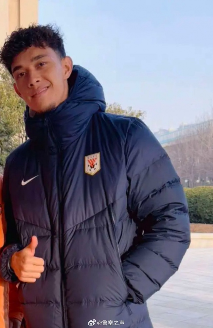  博主：泰山隊(duì)新援李小恒已抵達(dá)俱樂(lè)部，明天將隨隊(duì)登泰山祈福