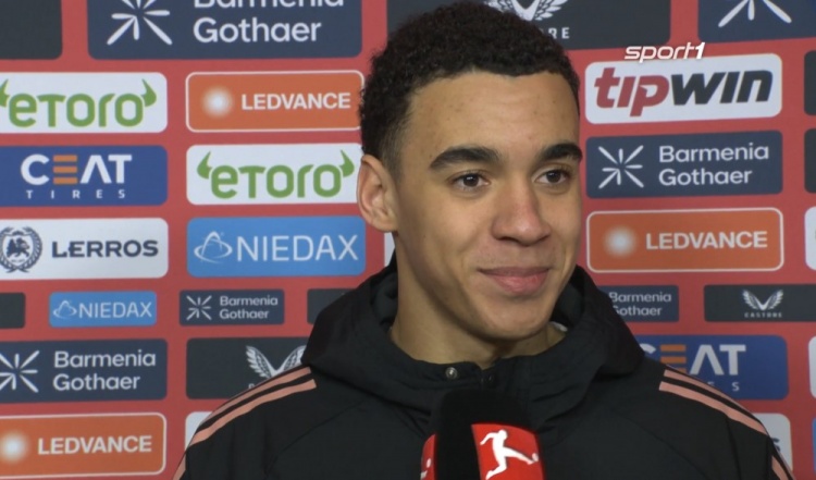  續(xù)約拖了很久？穆西亞拉笑答：得等媽媽度假回來我才最終能簽字