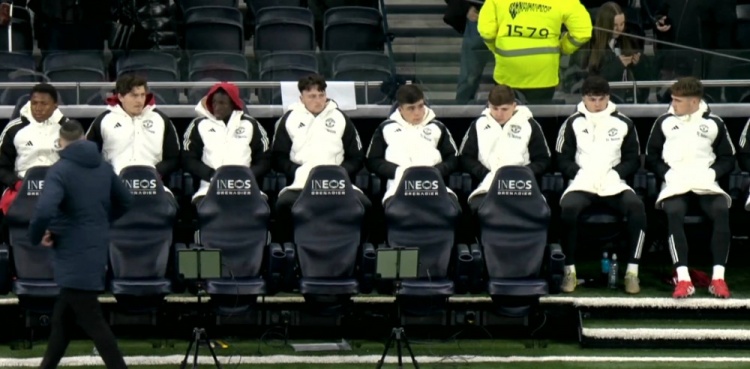  幼兒園！曼聯(lián)替補僅林德洛夫有一線隊出場經歷，平均年齡只有19歲