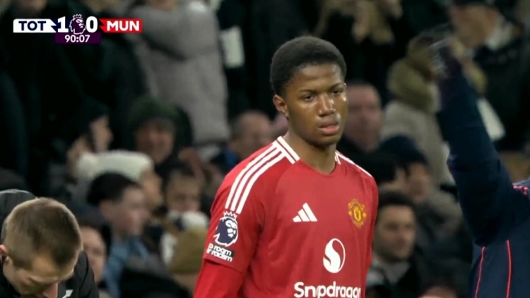  17歲2個月18天！奧比-馬丁成為曼聯(lián)隊史在英超出場的第3年輕球員