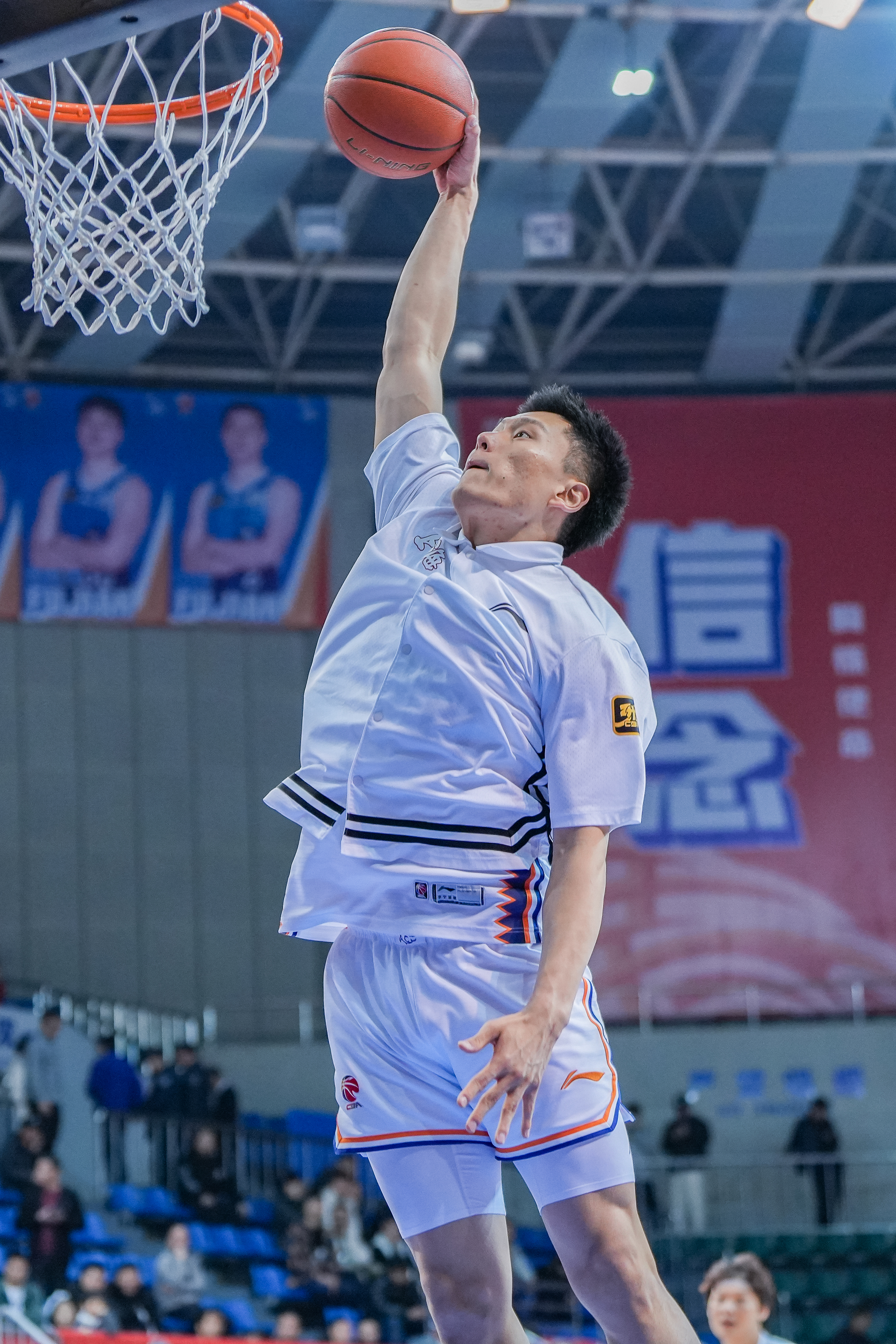  持續(xù)漲球！上海男籃“李花”組合—李弘權(quán)、李添榮