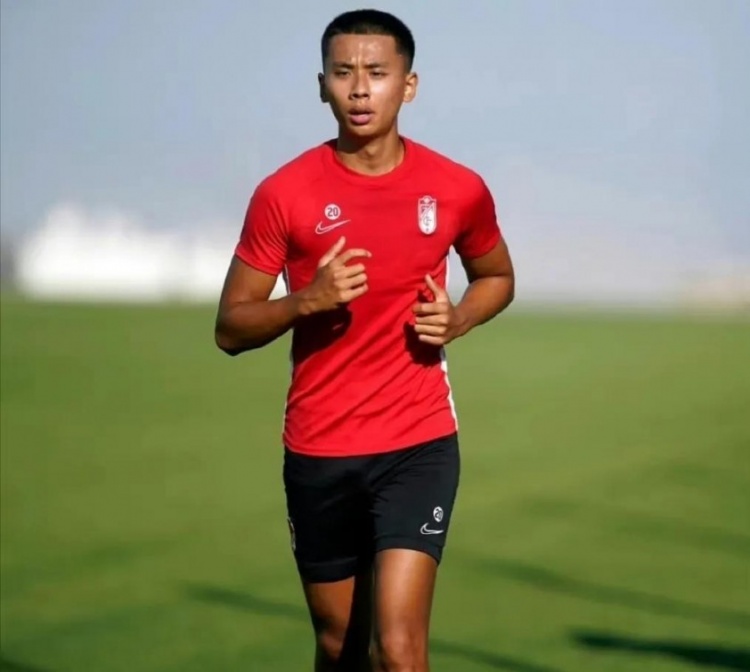  越媒：黎騰龍?jiān)谠侥锨蜿?duì)試訓(xùn)，未來可選擇代表越南或俄羅斯出戰(zhàn)