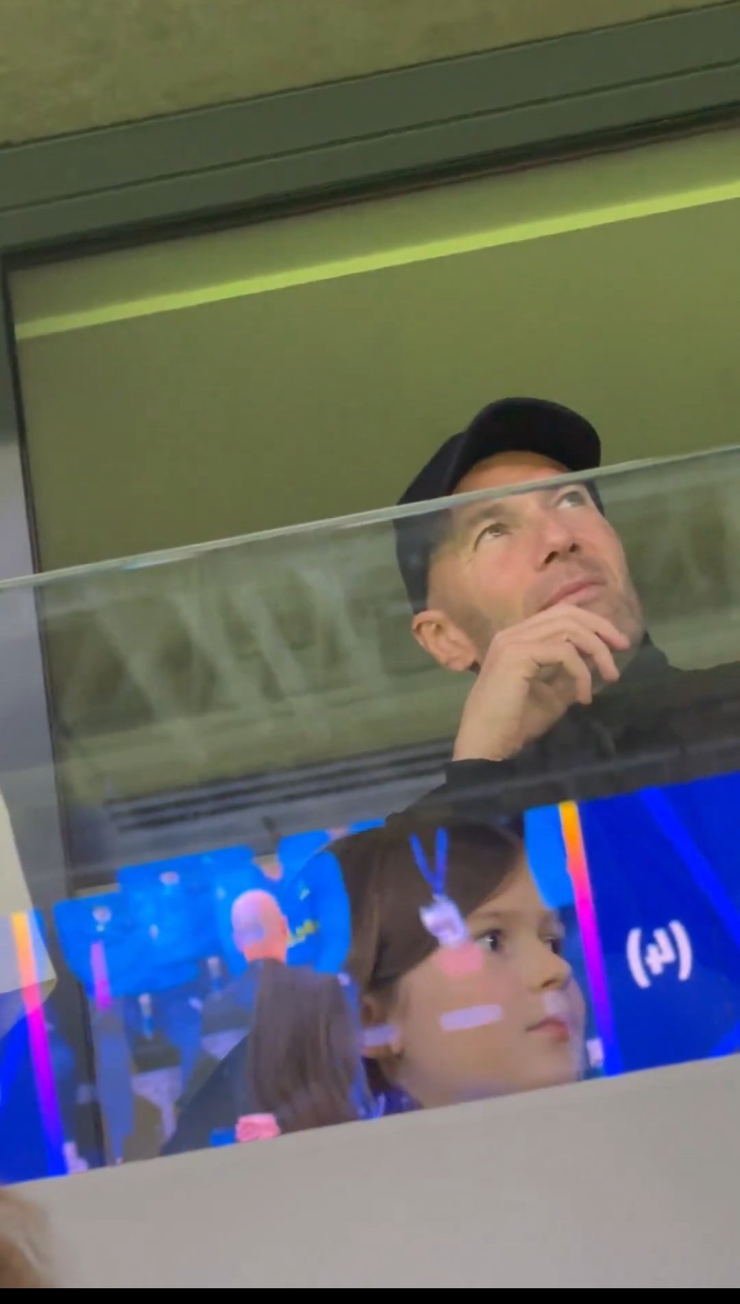  支持老東家，齊達內(nèi)回伯納烏觀戰(zhàn)皇馬vs曼城