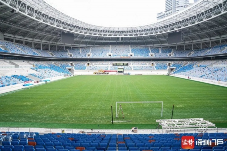  視覺(jué)享受！記者：深圳市體育中心體育場(chǎng)觀眾席與球場(chǎng)距離僅9米
