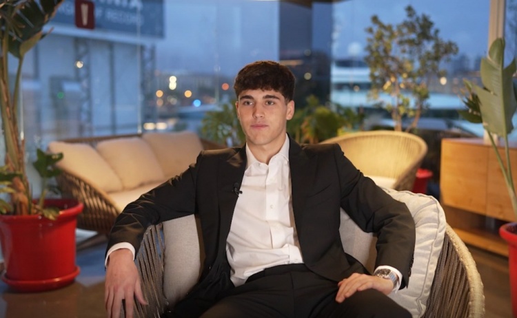  庫巴西：我?？从⒊攸c觀察范迪克 重點學(xué)習(xí)他的1v1防守和領(lǐng)導(dǎo)力