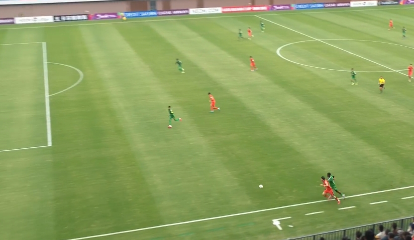  復(fù)刻貝爾！王鈺棟外道超車爆趟沙特后衛(wèi)送傳中，蒯紀(jì)聞打門(mén)偏出