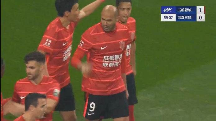  蓉城收獲新賽季首球！費利佩弧頂推桿破門，蓉城1-0領先三鎮(zhèn)