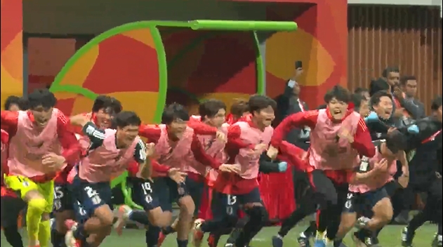  又是悲喜兩重天！日本直通世青賽縱情慶祝，伊朗球員仰天長(zhǎng)嘯