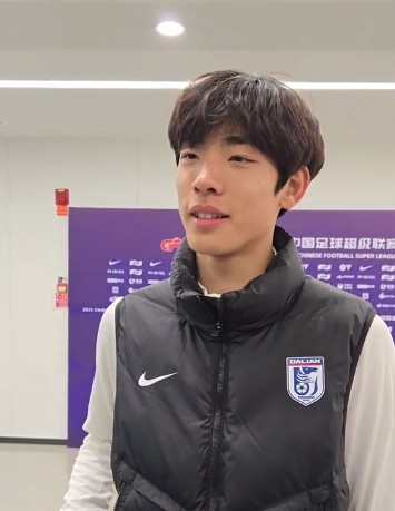  國青歸來上演中超首秀，朱鵬宇：感覺很好，場上大哥們很支持我