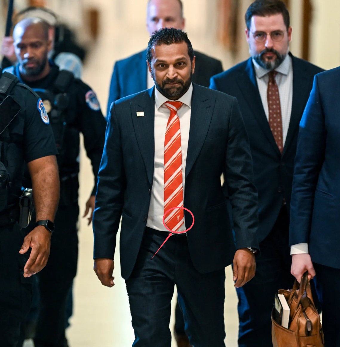  紅軍球迷？美國(guó)新任聯(lián)邦調(diào)查局局長(zhǎng)佩戴了一條利物浦主題領(lǐng)帶