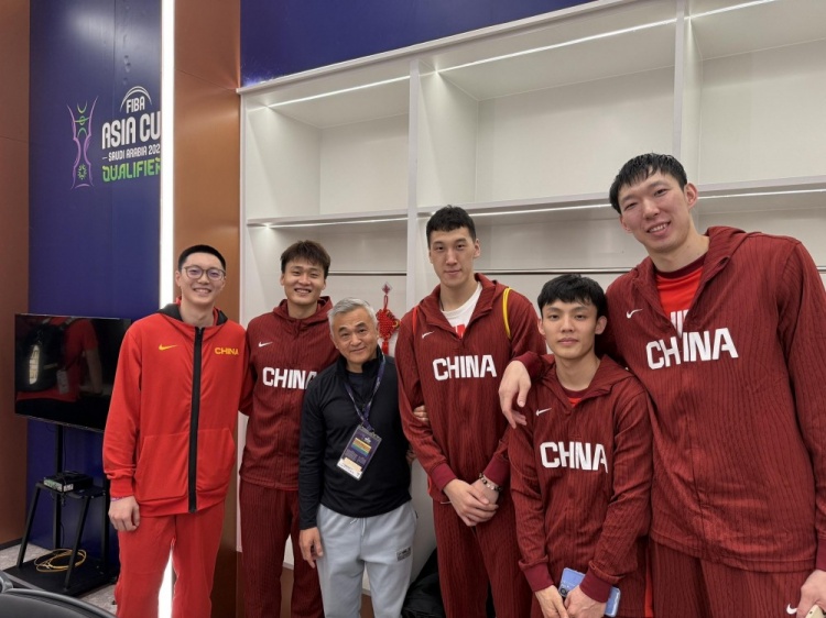  廣東幫！杜潤旺曬部分男籃球員合照：砥礪前行 中國隊