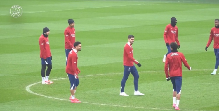  RMC：巴黎法國杯1/4決賽前夕，球隊(duì)中場埃梅里恢復(fù)球隊(duì)合練