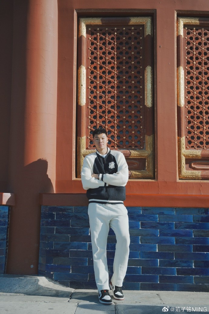  欣賞美景！范子銘更博曬照打卡天壇：比在外面遠(yuǎn)遠(yuǎn)看著帥多了！