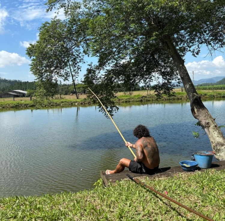  化身釣魚(yú)佬，洛國(guó)富享受退役生活
