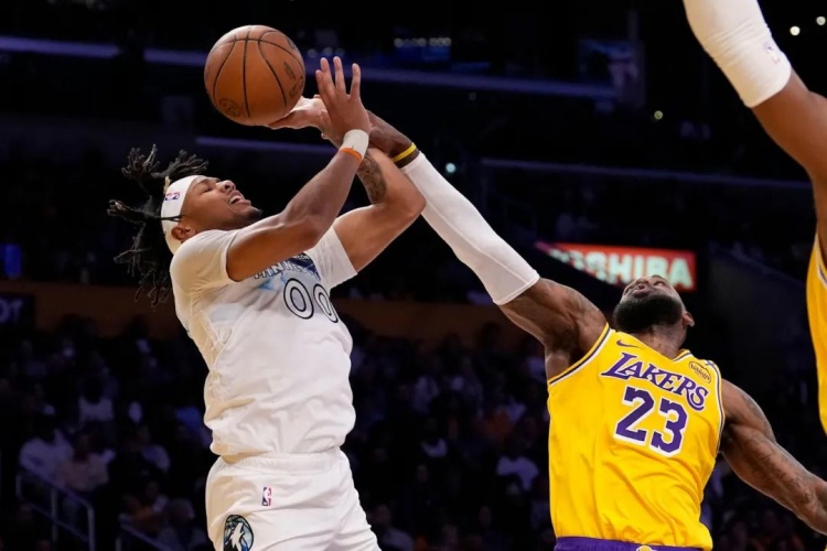  庫里12個三分球56分；湖人生拽森林狼