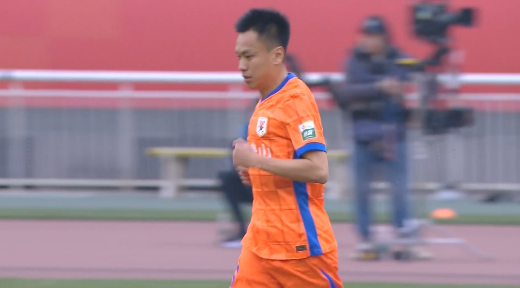  泰山半場(chǎng)再換2人！張弛、馬德魯加換下黃政宇、劉洋