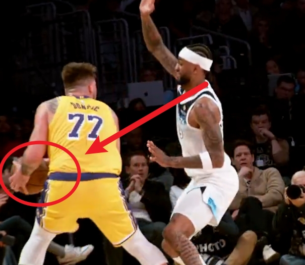  細(xì)節(jié)！東契奇壓哨出手前甚至還搓了一下球！沃克幾乎打到他的左手