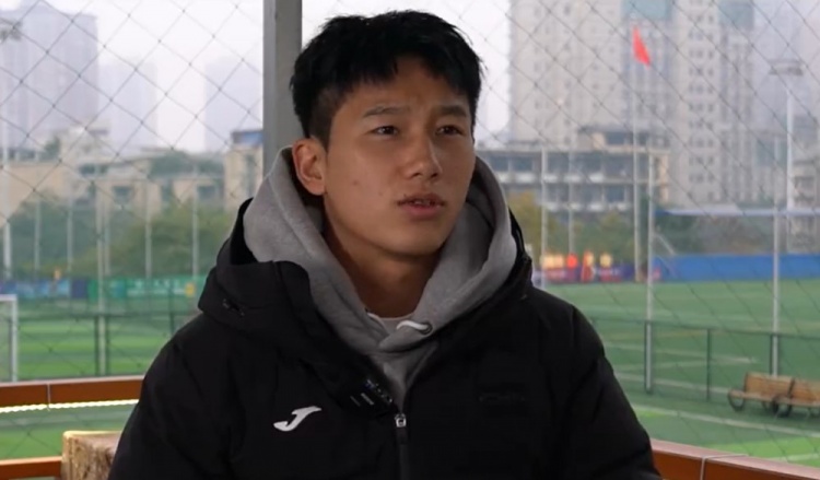  向余望：球隊(duì)逆境時(shí)我會(huì)想到C羅怎么做，就會(huì)感覺非常有勁