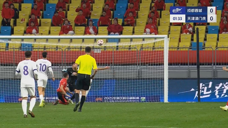  來勢洶洶！周定洋開場2分鐘門前墊射，可惜皮球打在橫梁彈出