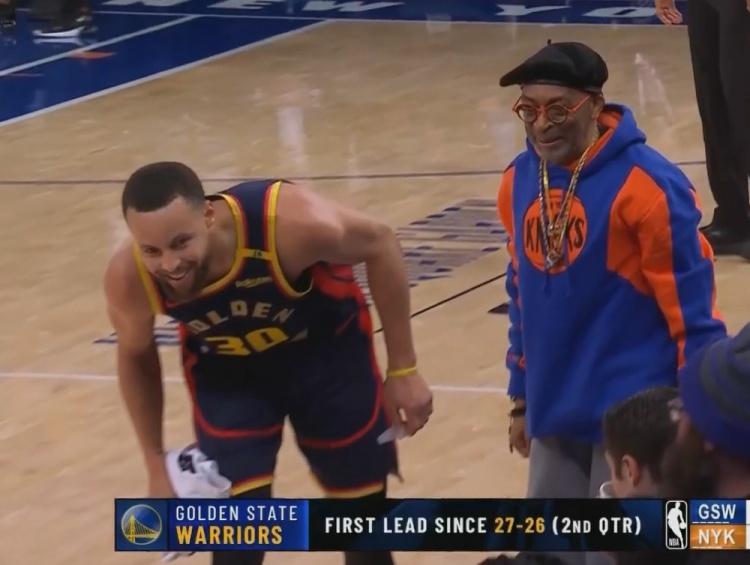  64-62！波杰姆和庫(kù)里接連命中三分 勇士反超尼克斯