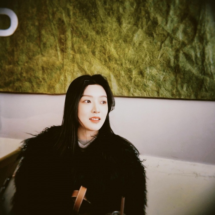  很好看！付豪女友更新社媒曬美照：最近很愛