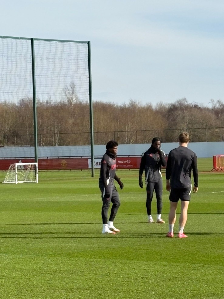  記者報曼聯(lián)訓練情況：馬奎爾&烏加特缺席，加納喬&多古參加訓練