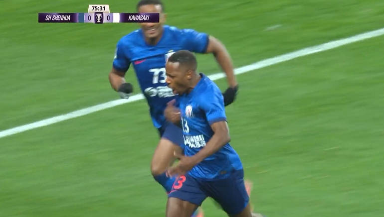  申花主場(chǎng)領(lǐng)先！馬納法凌空抽射，高井幸大解圍變搶點(diǎn)自擺烏龍！