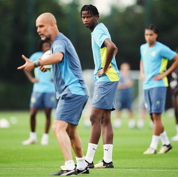  曼城重金買后衛(wèi)，本土青訓(xùn)怎么辦？17歲中衛(wèi)姆富尼力爭更高舞臺