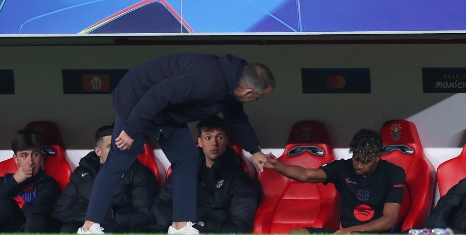  提前被換下！每體：亞馬爾下場后感到沮喪，弗里克上前交談&鼓勵