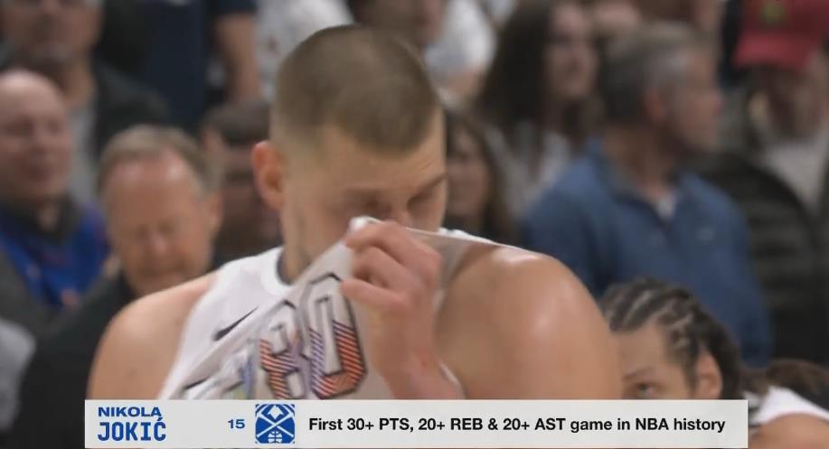  你貸款？轉(zhuǎn)播方字幕：約基奇30+20+20！NBA歷史首人！