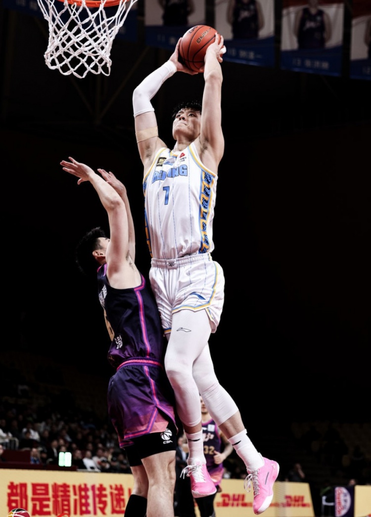  曾凡博：找準(zhǔn)定位，一飛沖天？