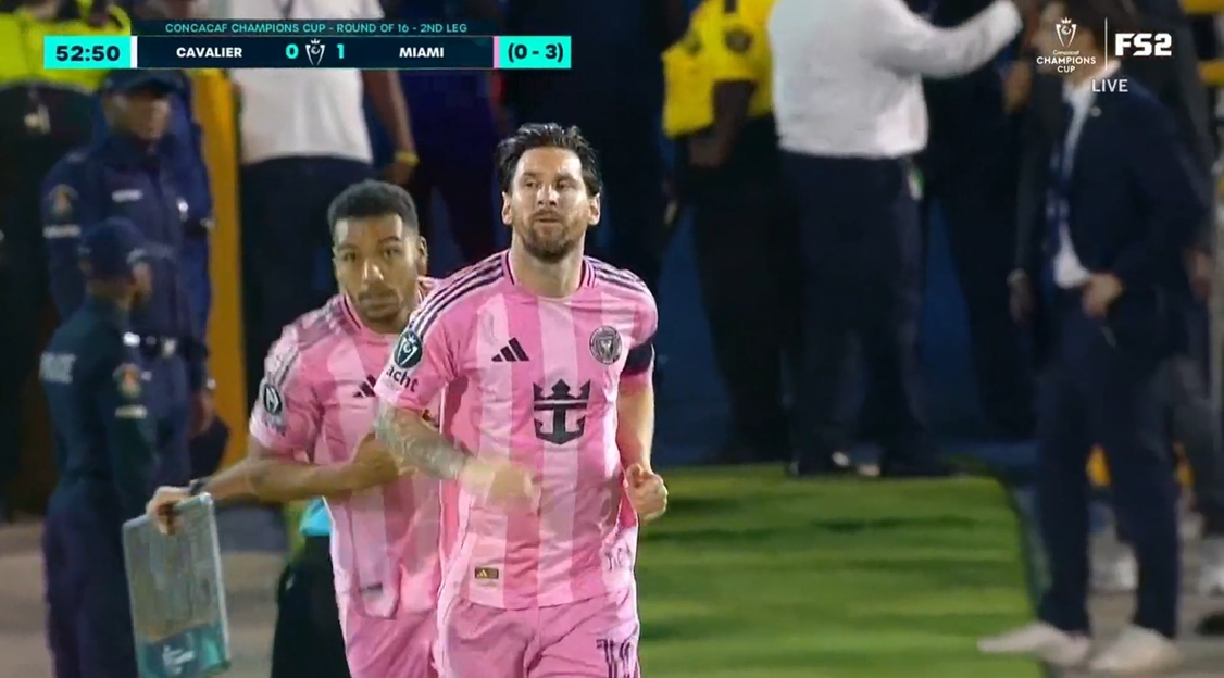  他來了！比賽第53分鐘梅西替補上場，蘇亞雷斯、布斯克茨被換下