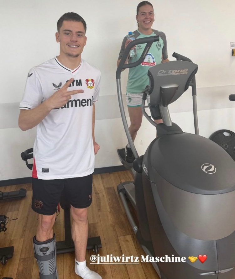  圖片報(bào)：維爾茨仍穿著保護(hù)靴，他與姐姐一起在藥廠康復(fù)中心訓(xùn)練