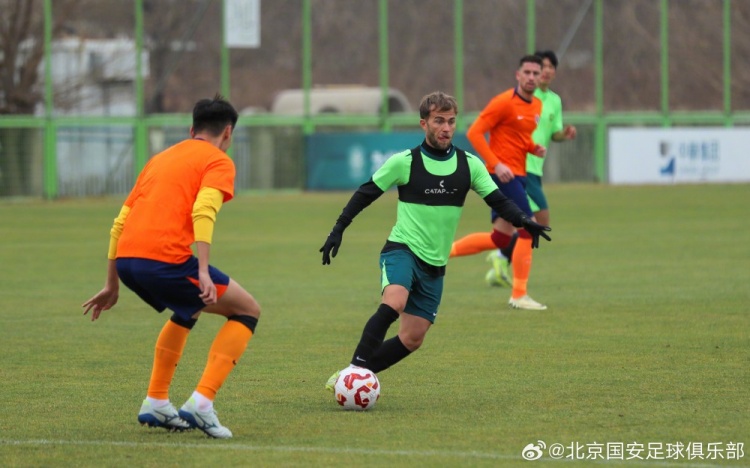  今天上午北京國安與青島海牛進(jìn)行了一場教學(xué)賽，最終國安2-1獲勝