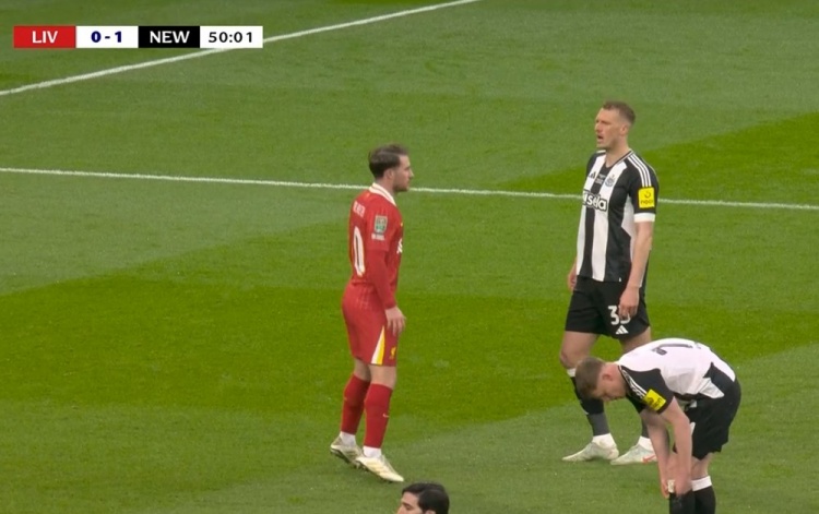  沒做針對性部署？下半場角球防守，麥卡踮腳對位丹伯恩仍矮一頭