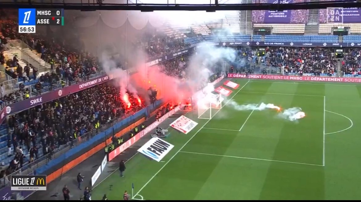  官方：因球迷放煙花引發(fā)小型火災(zāi)，蒙彼利埃vs圣埃蒂安比賽腰斬