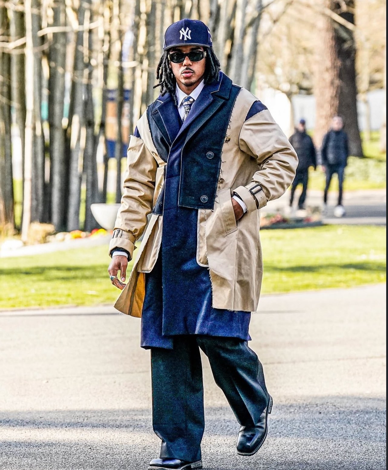  踢球的里面最會(huì)穿的！孔德抵達(dá)法國訓(xùn)練營，身著日本小眾品牌外套