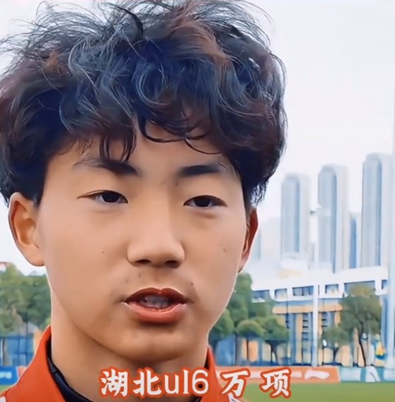  萬項談全運會吊射破門：發(fā)現(xiàn)門將站位不是很好，就很自信的射門