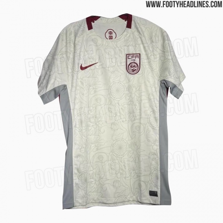  傳統(tǒng)元素！裝備網(wǎng)站報道中國女足2025客場球衣： 白底+花卉底紋