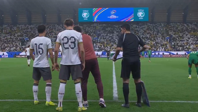  國足半場換人：拜合拉木、楊澤翔登場，曹永競，高準(zhǔn)翼下場