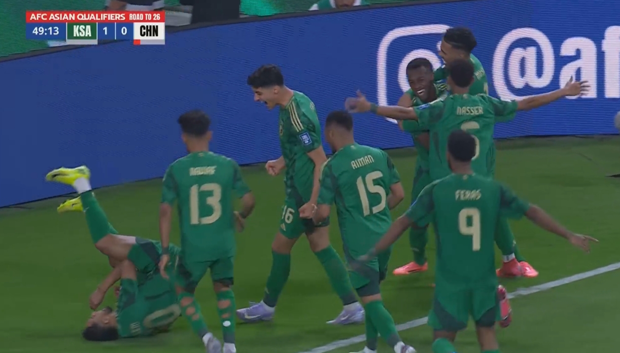 沒守??！10人國(guó)足0-1落后沙特，王大雷撲救后多薩里再射破門