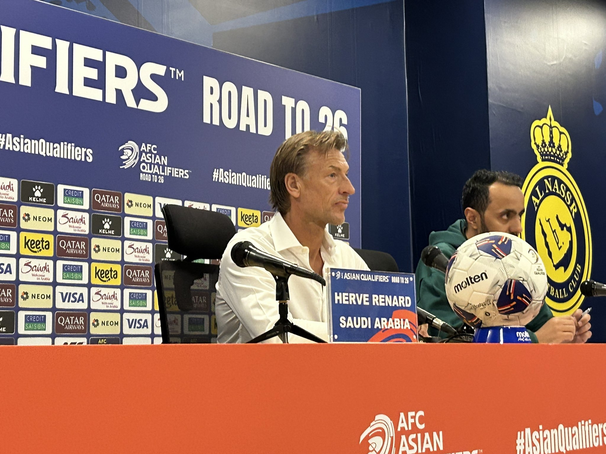  疑似重傷，沙特主帥：被林良銘踢到頭部的卡迪什已送往醫(yī)院